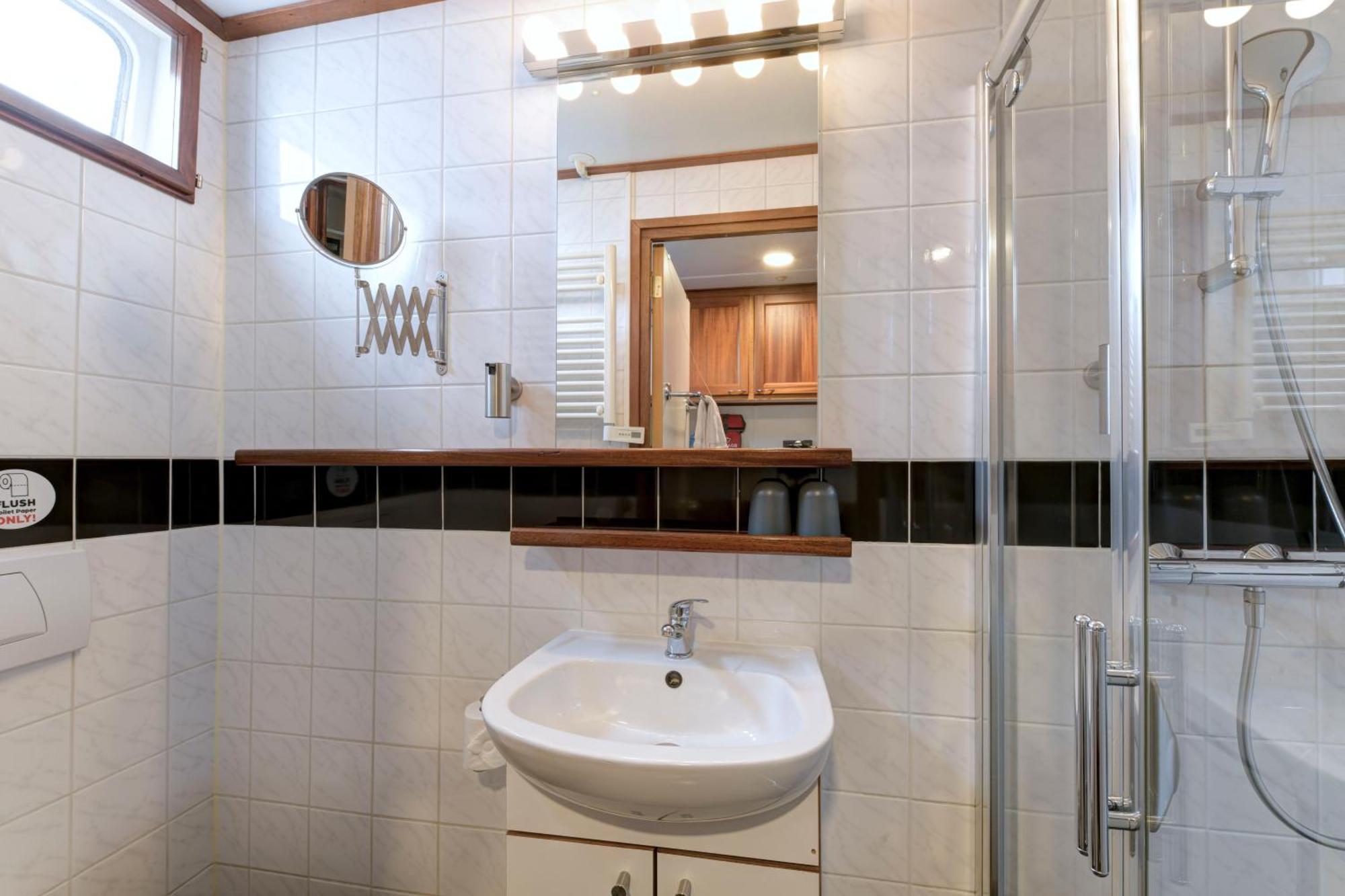 Double Room Private Bathroom